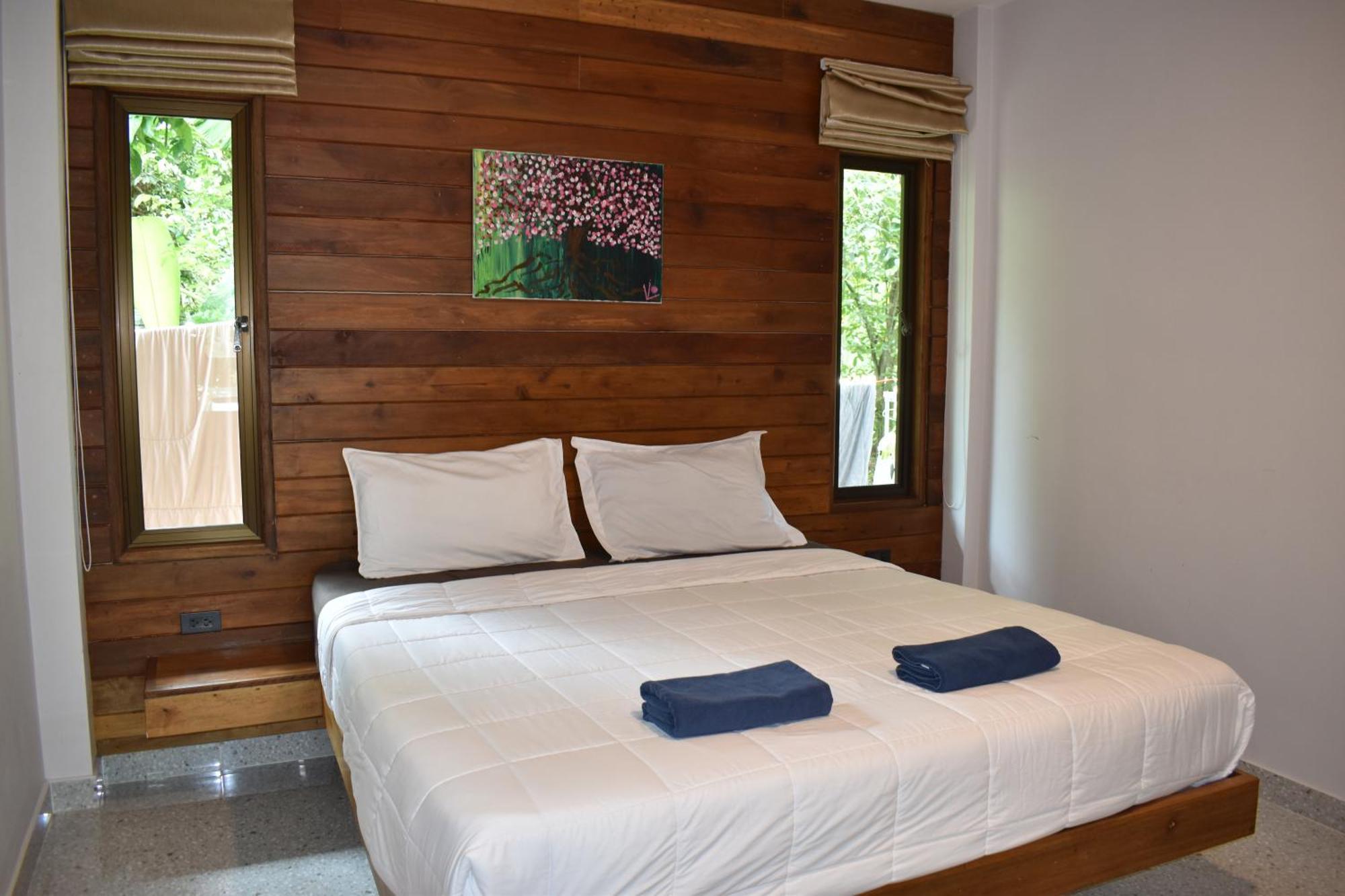 Aparthotel The Zohan & Travel Agency Wok Tum