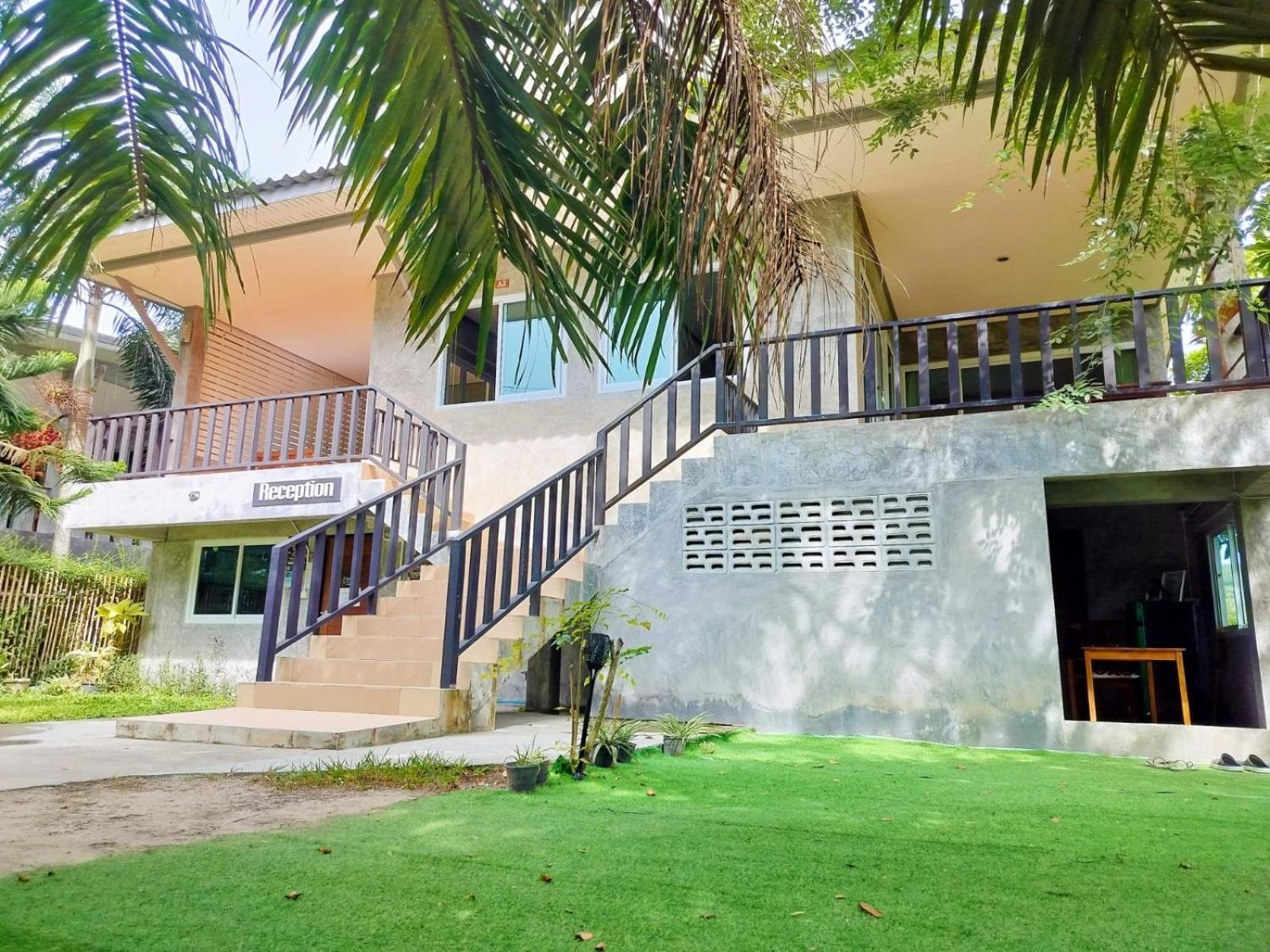Aparthotel The Zohan & Travel Agency *
