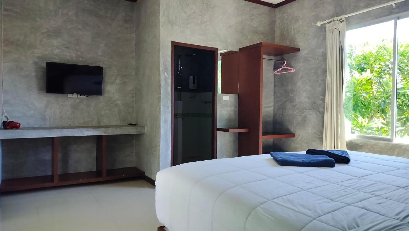 Aparthotel The Zohan & Travel Agency Wok Tum